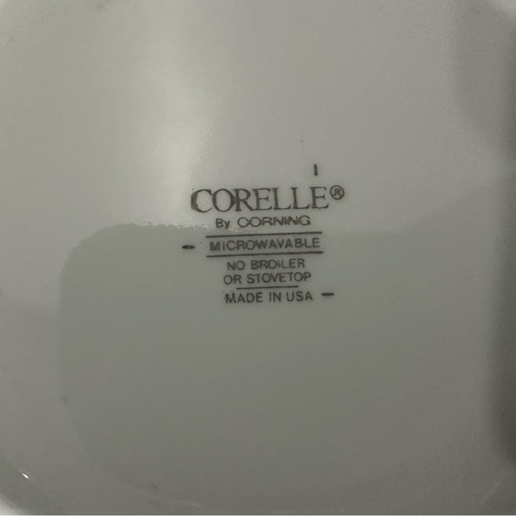 One small microwaveable white Corelle bowl - good condition - Picture 4 of 4